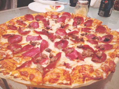 Pepperoni pizza at roundtable marina